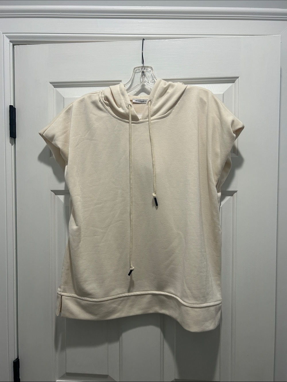 Staccato Cream Short-Sleeve Hoodie